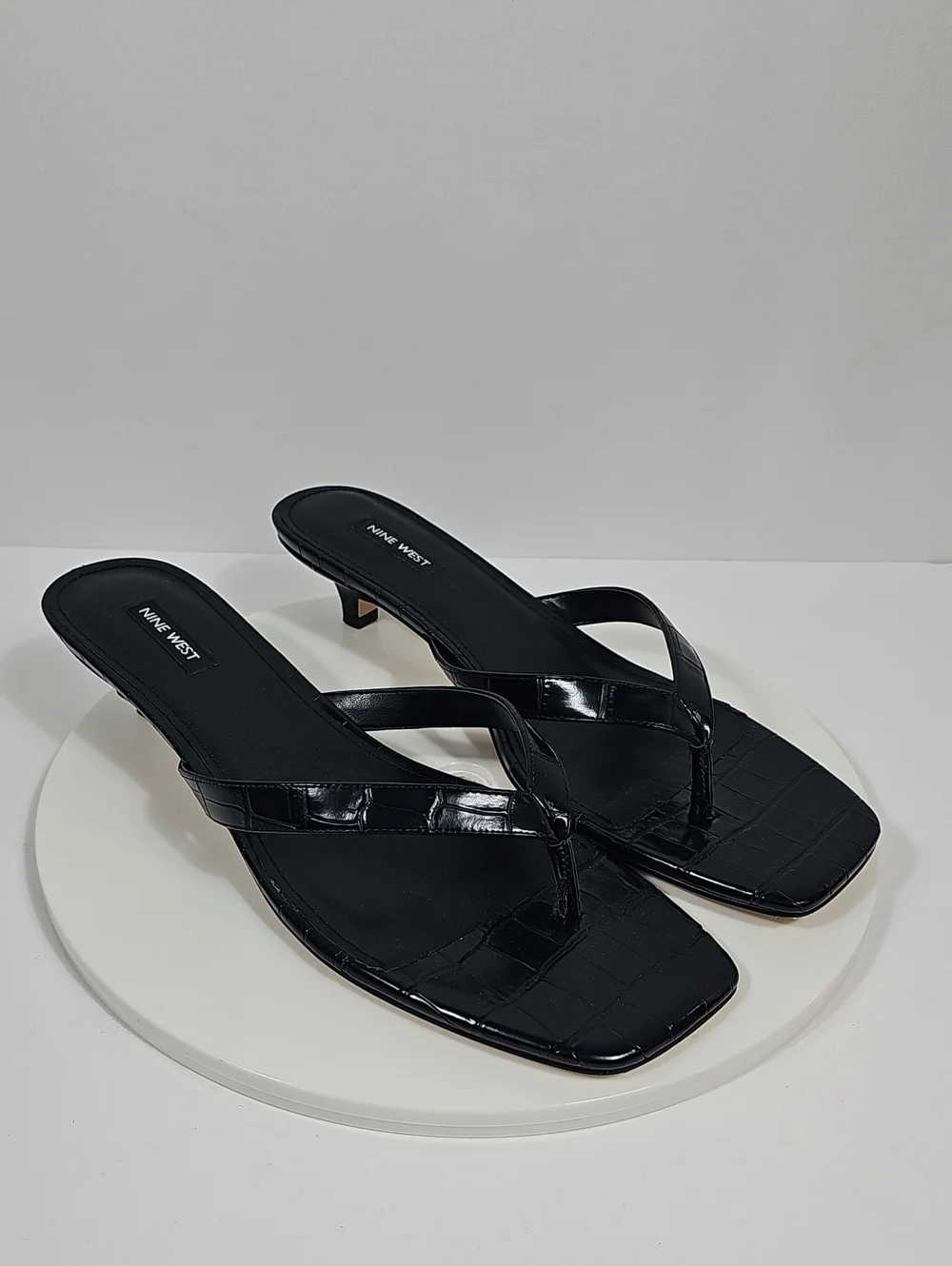NIB Nine West Cassa Black Croc Embossed Kitten Heel Thong Sandals 12 Modern Work